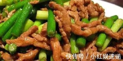 肉丝|炒蒜苔时,直接炒是大错特错的少了这1步,蒜苔不香,还不入味