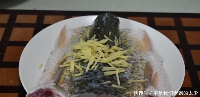 两口子的晚餐,一荤一素一汤,实惠又好吃,吃着舒服,光盘不浪费