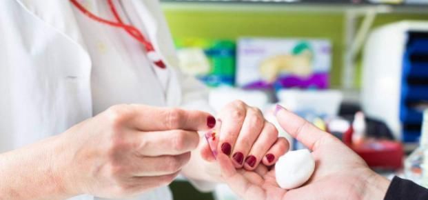 并发症|糖尿病肾病有五个症状,有三个以上,尿毒症是不可避免的!