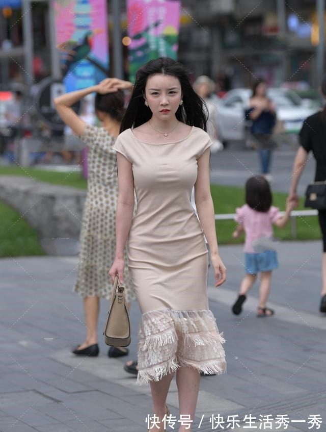 时尚 新潮而高贵,优雅大方的服装,演绎您内心的氛围!