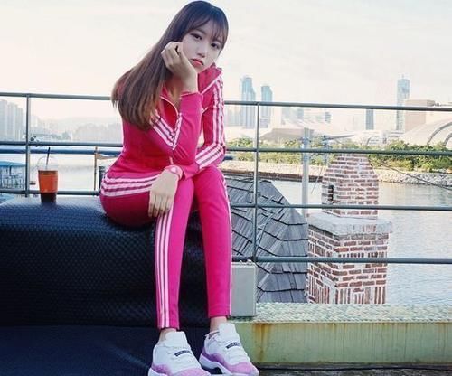 身材|小姐姐爱穿穿运动裤，身材高挑，御姐气质十足