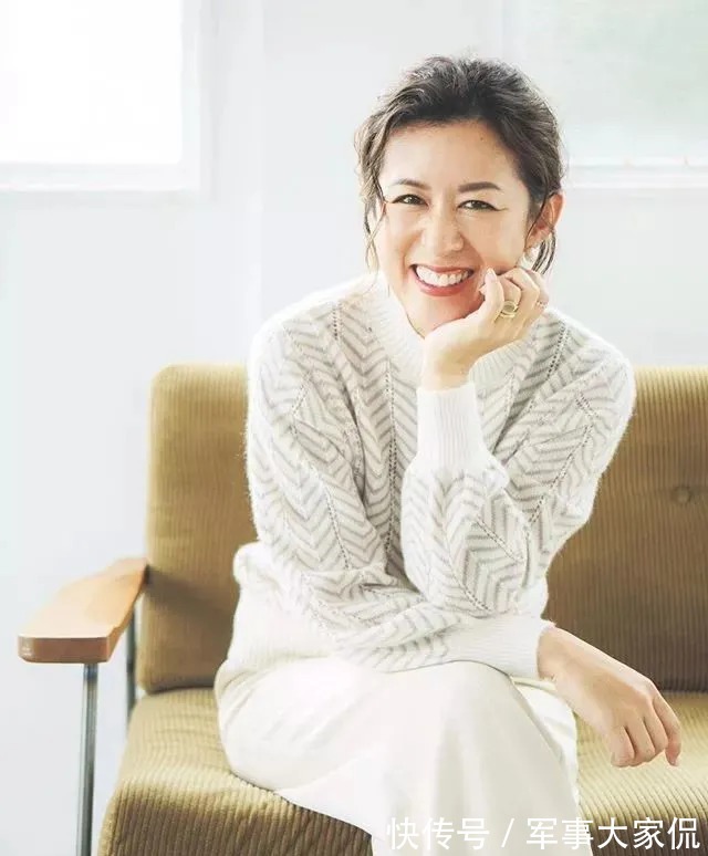 穿搭 减龄不等于“玩年轻”!中年女性如何穿搭不显老?日常穿搭示范