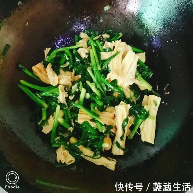 枝条|韭菜别再炒鸡蛋了,和“它”搭配,孩子常吃补营养,还护肤明目