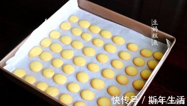 不用一滴油,教你做鸡蛋小饼干,只需3种食材,口口香又酥