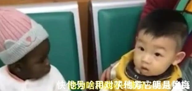 孩子|有种“懵逼”叫中国娃看到非洲娃,2娃表情一脸疑惑:太可爱了