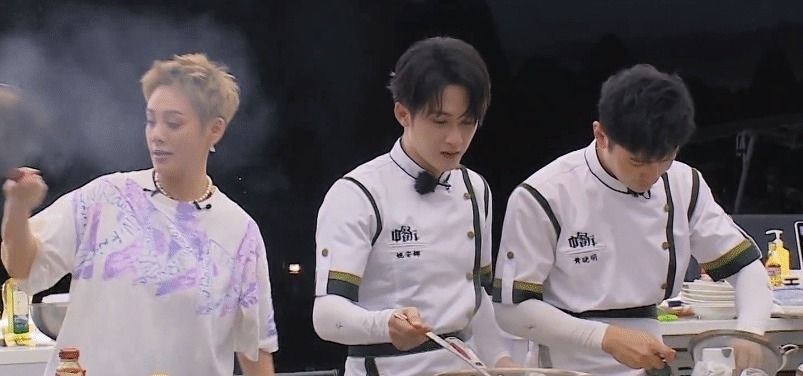 丁真|《中餐廳5》下期營業，黃曉明丁真寧靜仍手忙腳亂，問題有點多