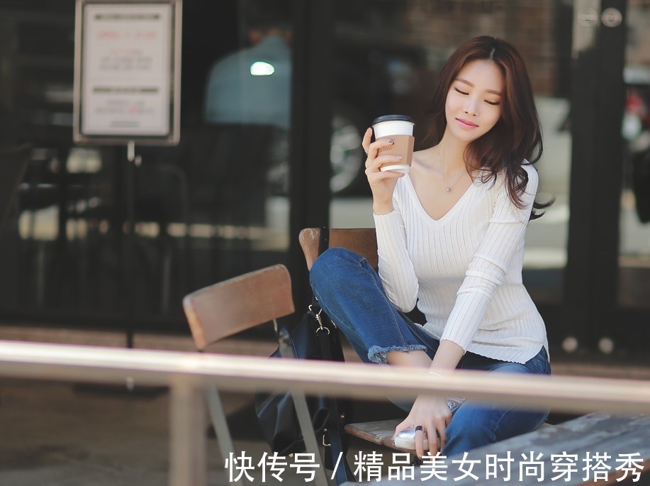 简约时尚|简约时尚的针织衫给人一种简约的美