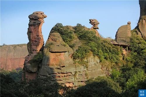 中年|上饶有一座灵动的龟山，呆萌的横卧在弋阳，引起游客纷纷打卡拍照