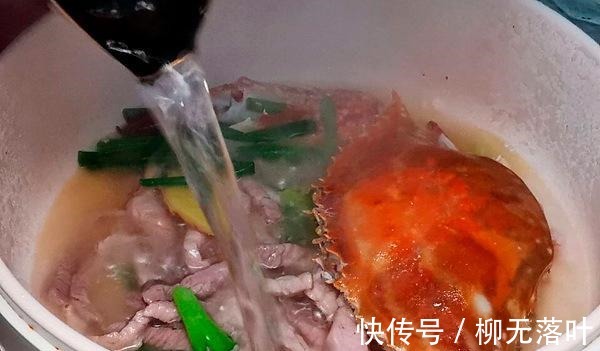 极速降温,煲个暖心又暖胃的蟹肉粥,就是舒服!