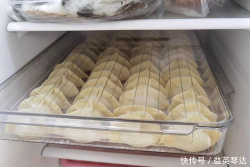 饺子|饺子包好后别直接放冰箱,容易开裂粘连,教你一招,放1年都新鲜