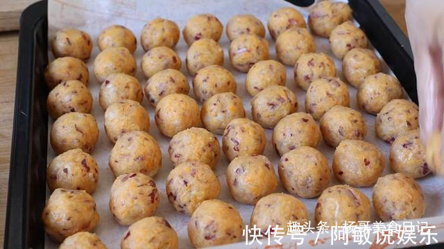 多吃洋葱对身体好,加俩土豆这样做,每次上桌都扫光,外焦里嫩香