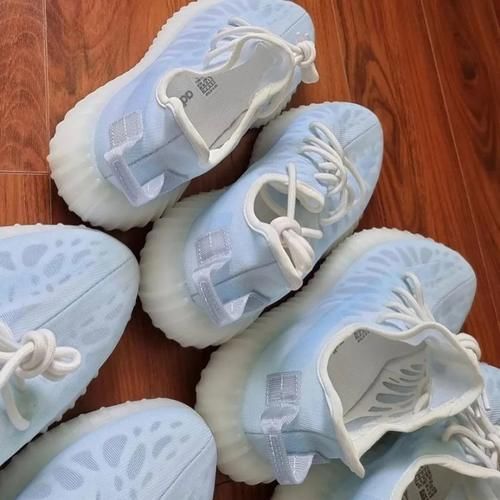 “全透” Yeezy 350 V2 曝四双新配色！发售日期都有了！