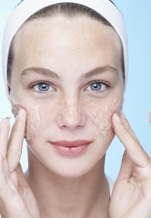 黑头|黑头里面挤出来的颗粒物是什么东西?感觉一直挤不完,过几天又长,怎么办?