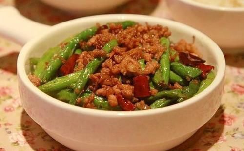 几道小炒家常菜，做法简单味道好，有荤有素，家宴待客用得上