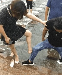 |搞笑GIF:这就有点看不懂了,同样是妹子,为什么她就那么优秀?