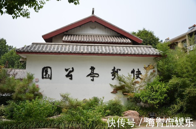 黄州|苏轼很有哲理的一首词,在景物中蕴含着人生思考,读来启迪人心