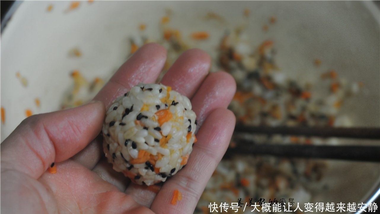 米饭新做法,儿子着了迷,配点蔬菜,简单一做,天天吃不够