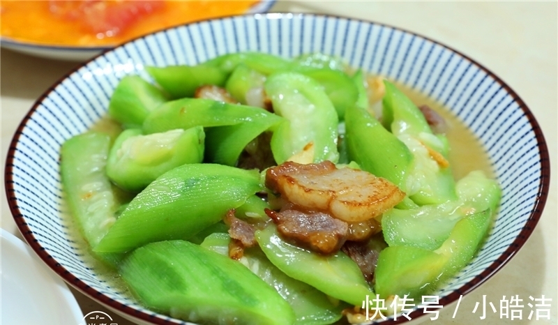 一日三餐|节后一家四口的晚餐，花钱很少吃得舒服，老少营养跟得上