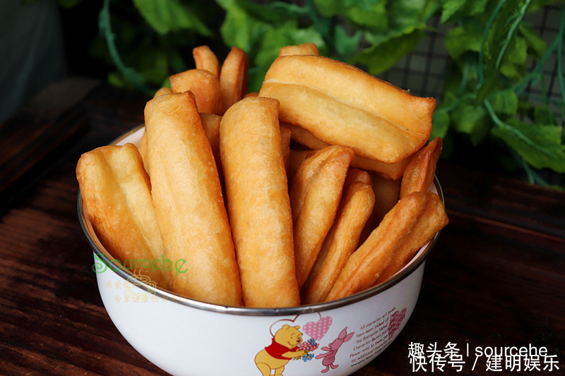 油条新做法,比油饼还简单,酥酥脆脆越吃越香,放5天不回软