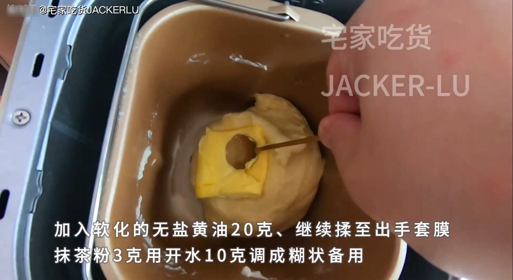 面包|家常毛毛虫面包,简单又经典的甜品,入口细腻,绵软有嚼劲。