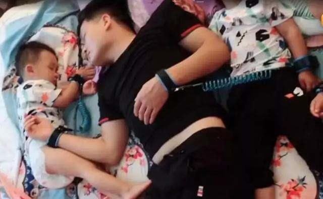 打呼噜|爸爸呼噜声太响,宝宝终于放了大招,网友穿尿不湿的惹不起