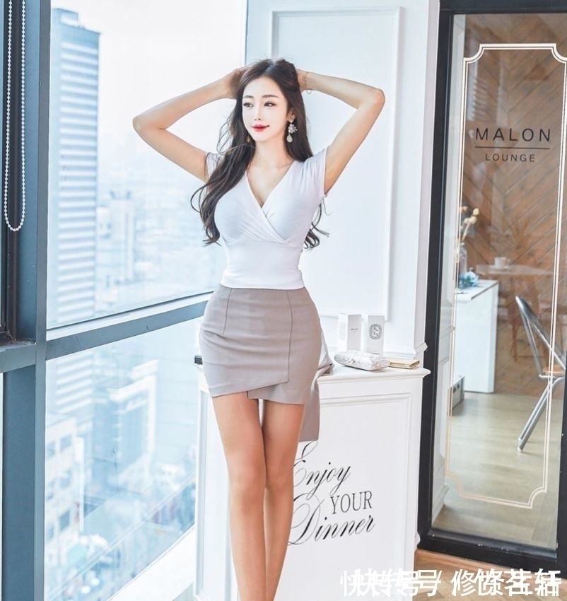 干练|心动女生系列32经典职业装时尚优雅，浅色系的搭配，尽显成熟干练
