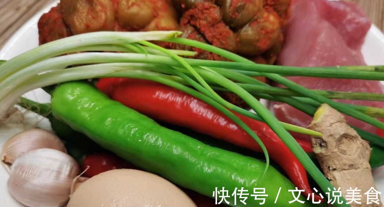 榨菜炒肉丝的经典做法，色香味俱全，这就是干饭人的下饭菜！