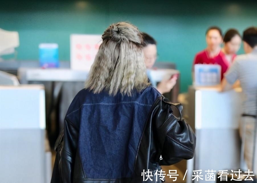 江映蓉|娛樂圈的尷尬狀態(tài)，當(dāng)年打敗你出道成功，之后你卻成了我導(dǎo)師