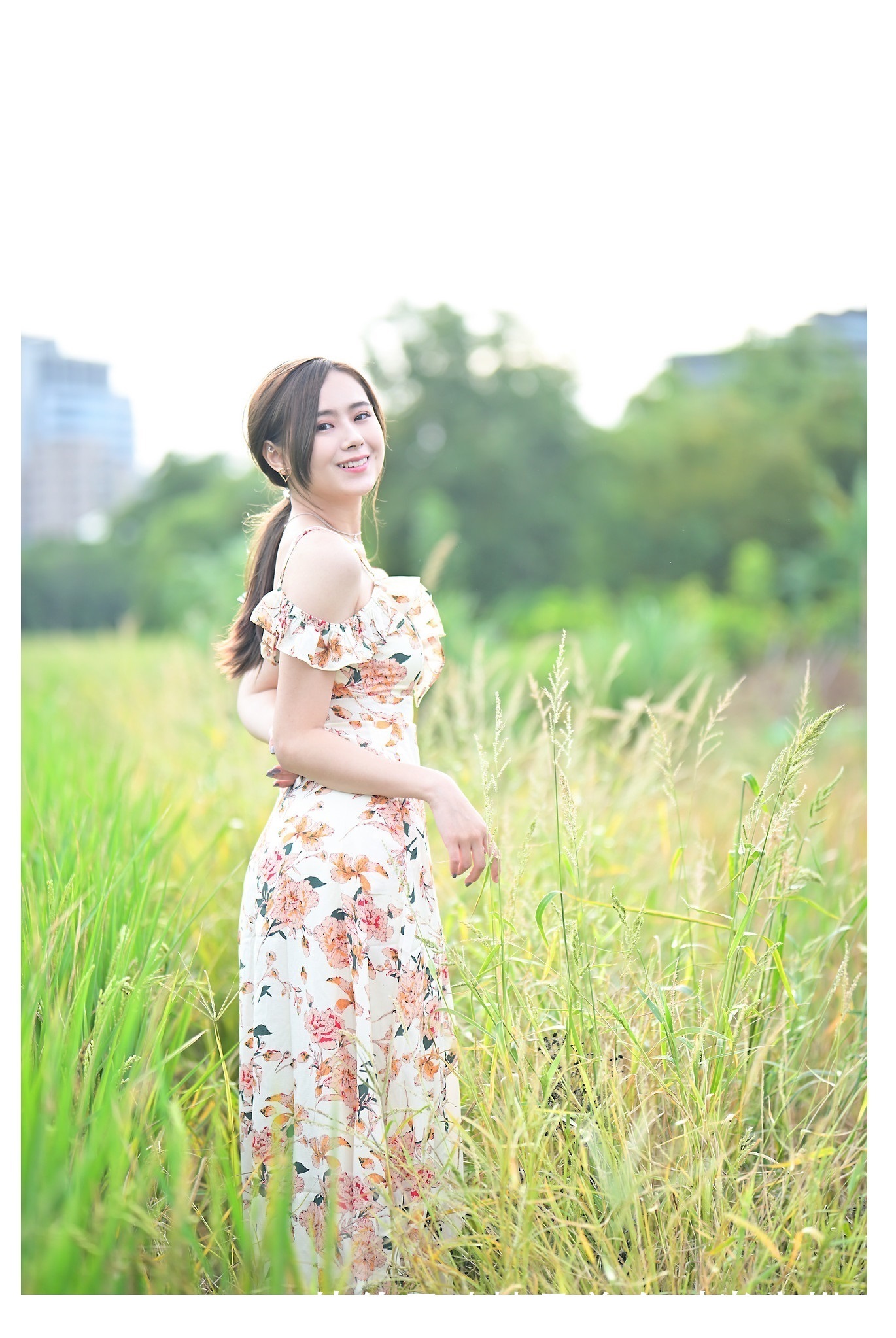 淡雅|清新淡雅的连衣裙更显轻盈飘逸，彰显出女性简洁大方的优雅力