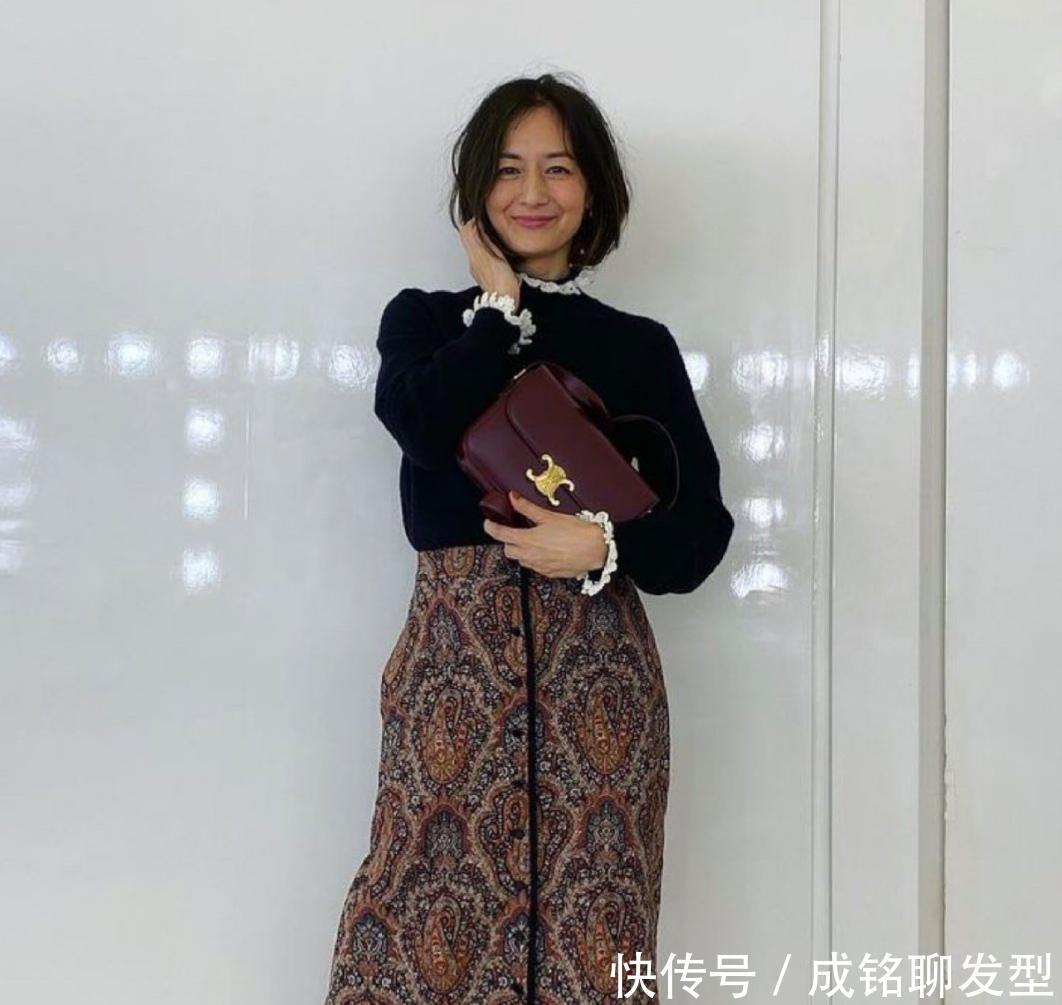 人到中年如何保持气质？这位日本模特穿搭值得借鉴，时尚又减龄