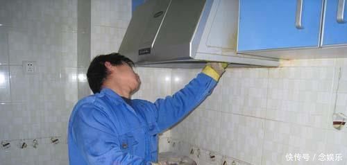 油烟机脏了万万不要拆下来清洗,这样做更省时省力,洗完干净如新