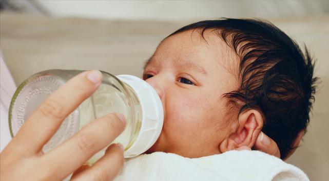 宝宝|养护新生儿宝宝坑太多,10个“带娃禁忌”家长要了解,别做错坑娃
