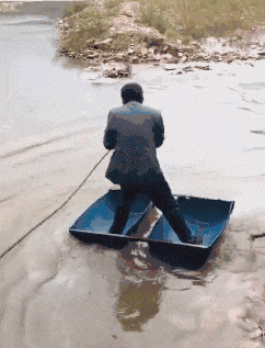 |搞笑GIF趣图:美女 人家是来打饭,你是来搞笑的吗?