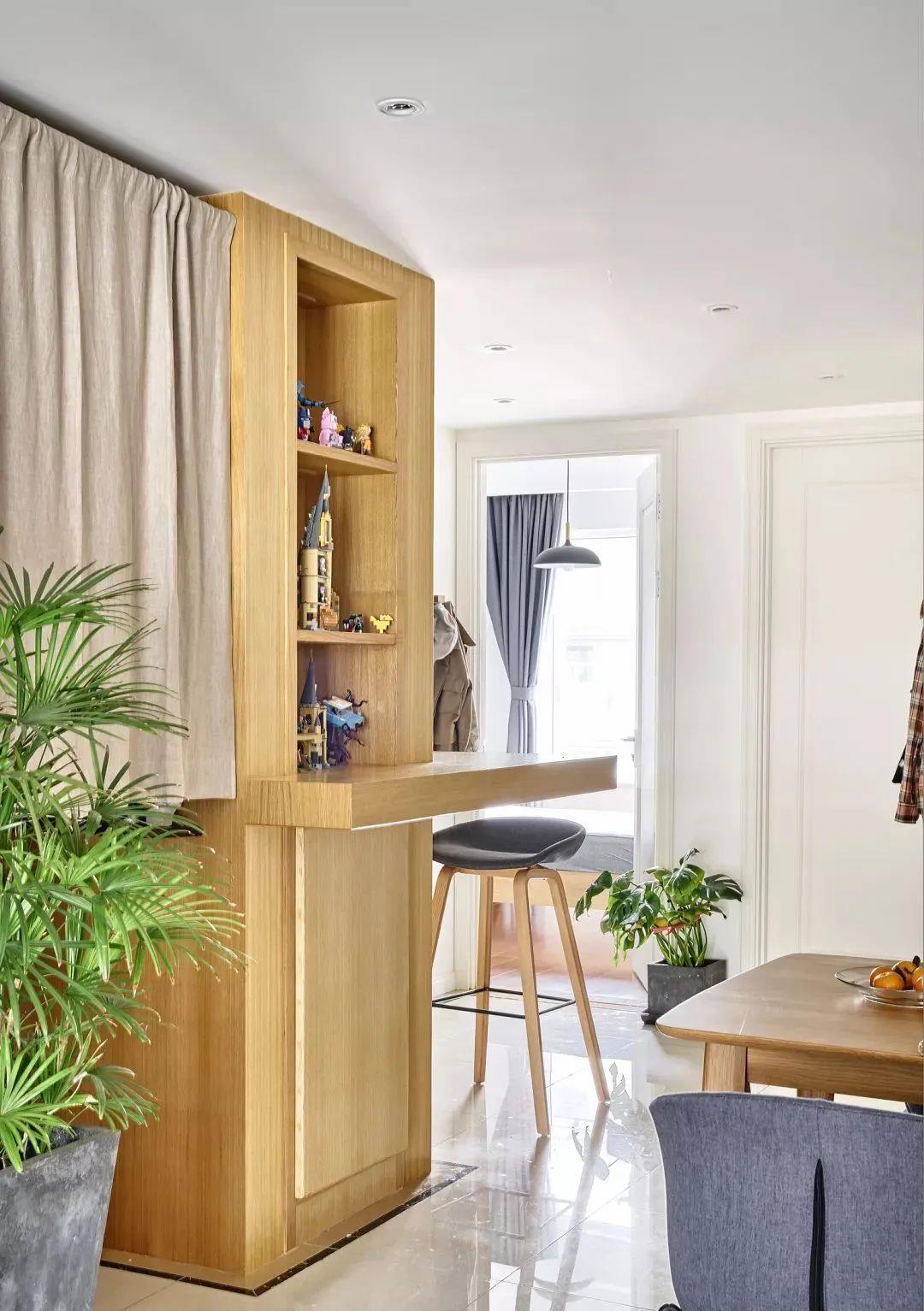 搭配|87㎡现代简约家居,一整面沙发墙做书柜,真心漂亮又实用!