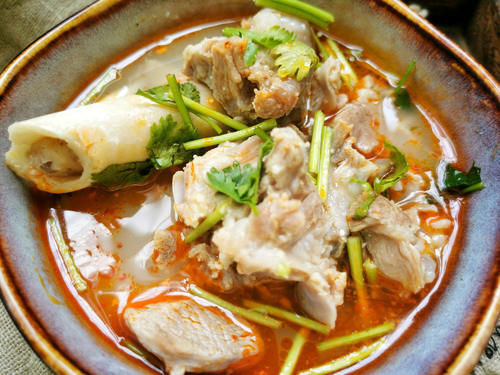 鲜美|煮羊肉汤,最忌讳放这调料,否则一锅肉都白煮了,汤不鲜美特难吃