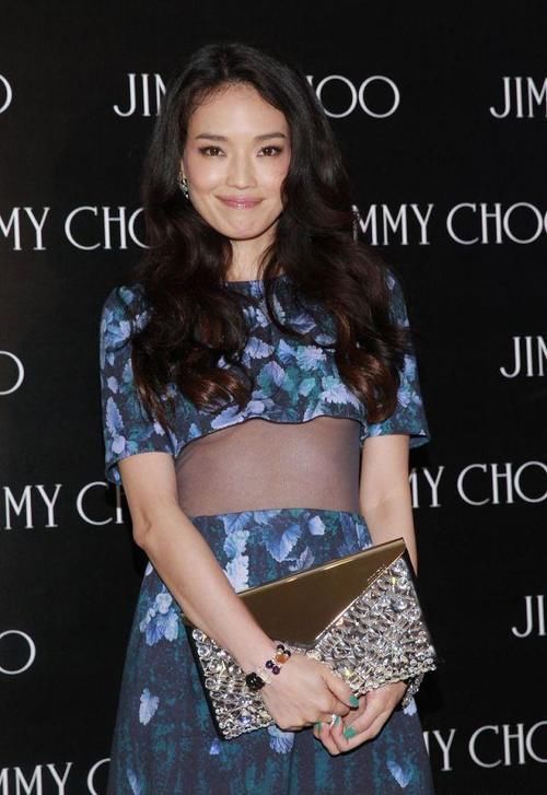 长方脸 方脸是如何搭配发型,让我们看明星们都是怎么搭配的