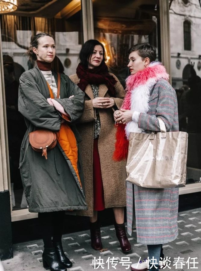 大衣+围巾=冬日最强搭配!温暖时髦、超显脸小,不穿你就真输了