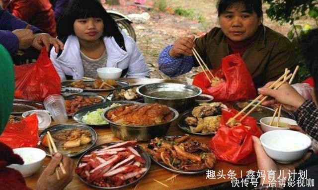 孩子|孩子吃饭时有3种表现,长大后大多没出息,每一种都令人反感