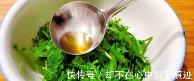 清蒸茼蒿|立冬后,懂行的人都吃它,被称“皇帝菜”,养肝明目,清肺化痰