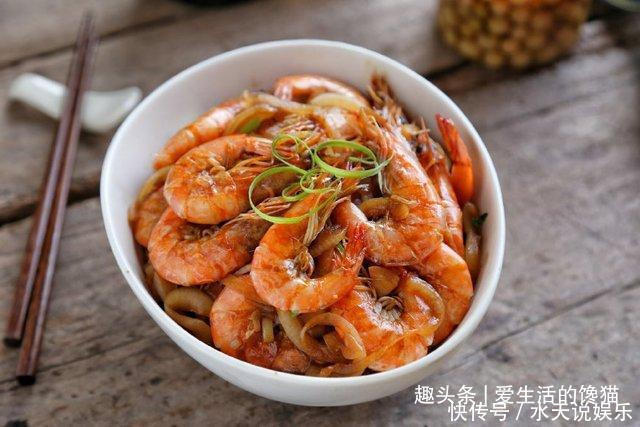 倒入|婆婆100元买的菜,做成4菜1汤,家人吃得津津有味,网友够本了