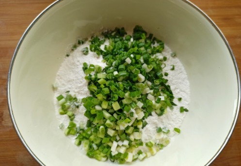 好吃|葱花饼怎么做才酥脆可口?原来和面有技巧,做对了比手抓饼还好吃