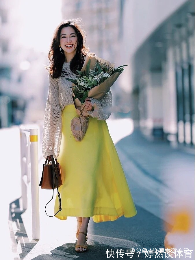 高级感 奔四奔五的女人,不管裙子裤子少穿这5种颜色,显黑不说还很掉价