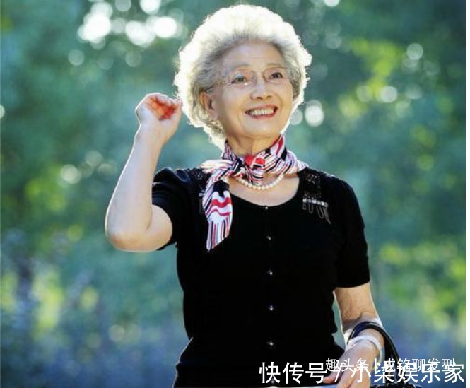 穿搭|年过五十最好别留这三种老年款发型,不仅大妈感十足,还显老十岁