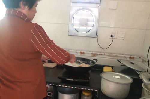 农村|农村人煮的这锅美味, 3年吃不上一回, 心急流口水吃了还烫嘴