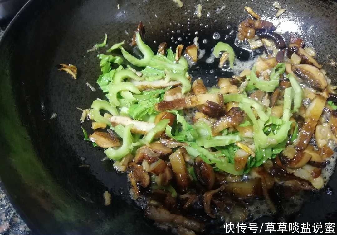  好吃|越是寒冷，芥菜越好吃，芥菜炒饭，冬季应时美味