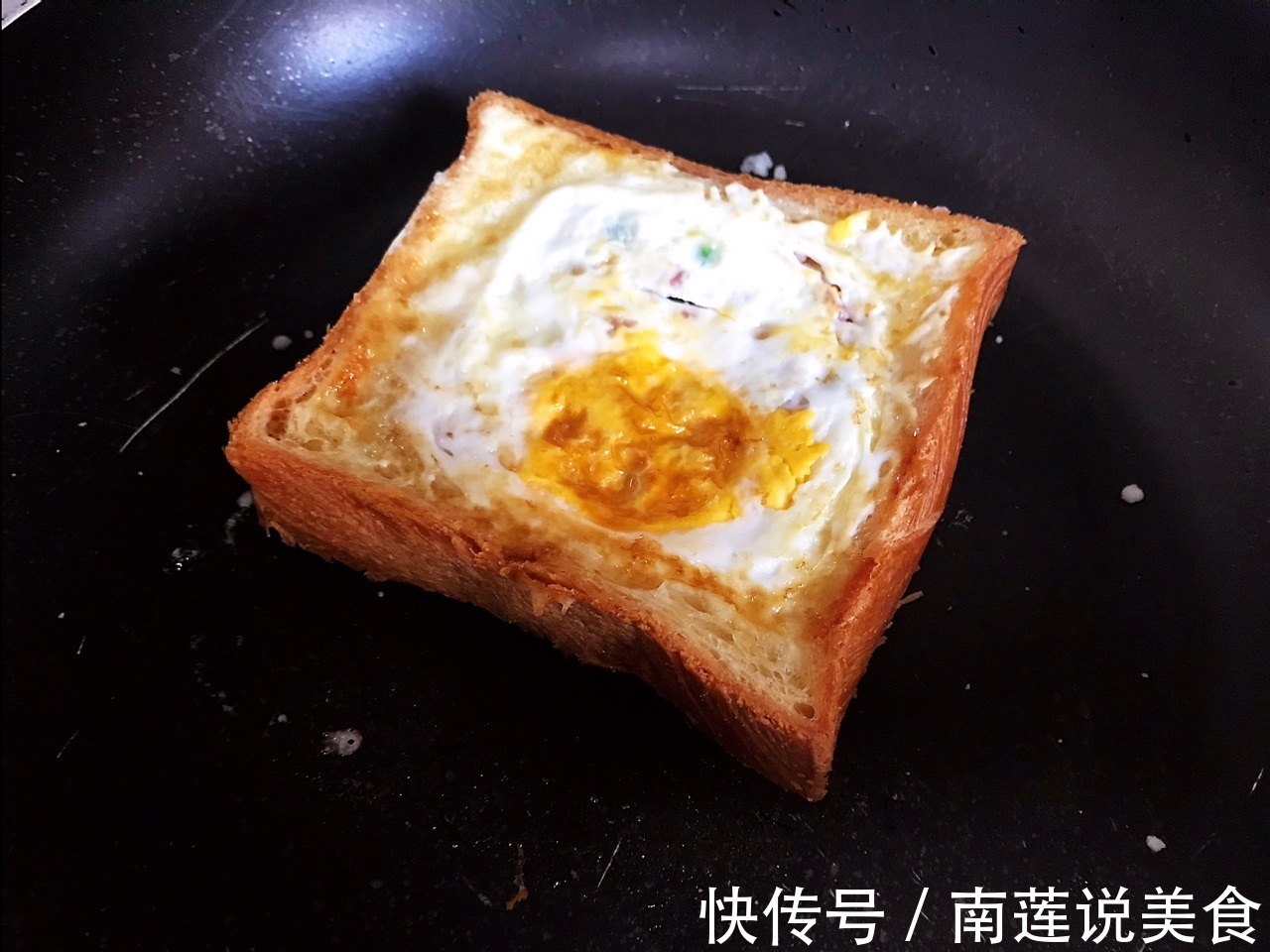 只用平底锅就能做出来的网红早餐,营养丰富,全家人都喜欢吃