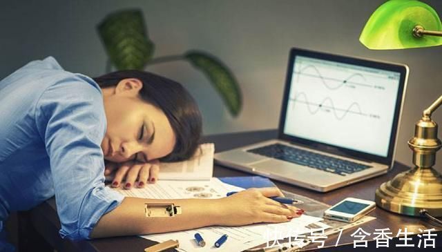 睡眠质量|比糖和盐“可怕”的3种食物，你若经常吃，“失眠”不请自来