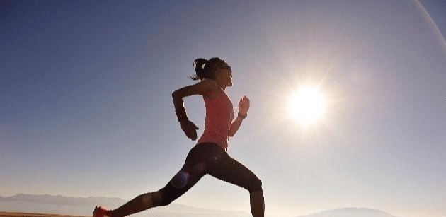 一个只跑步,一个只跳绳,一直坚持,身体素质的差距有多大?