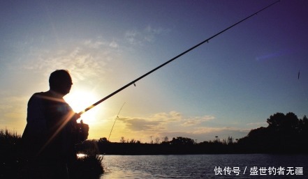 钓友|用蚯蚓钓鱼,应该如何调漂?野钓高手教你两招——盛世三渔