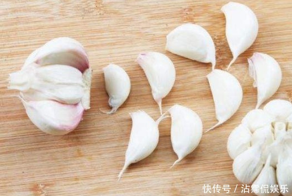 收入|睡觉前把蒜放枕头下,3天后会有什么变化三大好处收入囊中!